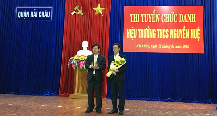 Bổ nhiệm Hiệu trưởng trường trung học cơ sở Nguyễn Huệ thông qua thi tuyển. Ảnh: TT Bổ nhiệm Hiệu trưởng trường trung học cơ sở Nguyễn Huệ thông qua thi tuyển. Ảnh: TT