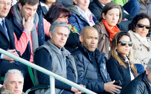 Ở 2 lần đối đầu với cựu vương Bundesliga ở vòng bảng Champions League mùa này, Real của Mourinho chỉ có thể giành được 1 điểm trên sân nhà Bernabeu và thua 1-2 trên đất Đức. Rõ ràng, dù bị đánh giá thấp ở vòng bán kết nhưng Dortmund vẫn là một ẩn số trong mùa giải này và đội bóng Hoàng gia Tây Ban Nha không thể chủ quan... Ở 2 lần đối đầu với cựu vương Bundesliga ở vòng bảng Champions League mùa này, Real của Mourinho chỉ có thể giành được 1 điểm trên sân nhà Bernabeu và thua 1-2 trên đất Đức. Rõ ràng, dù bị đánh giá thấp ở vòng bán kết nhưng Dortmund vẫn là một ẩn số trong mùa giải này và đội bóng Hoàng gia Tây Ban Nha không thể chủ quan...