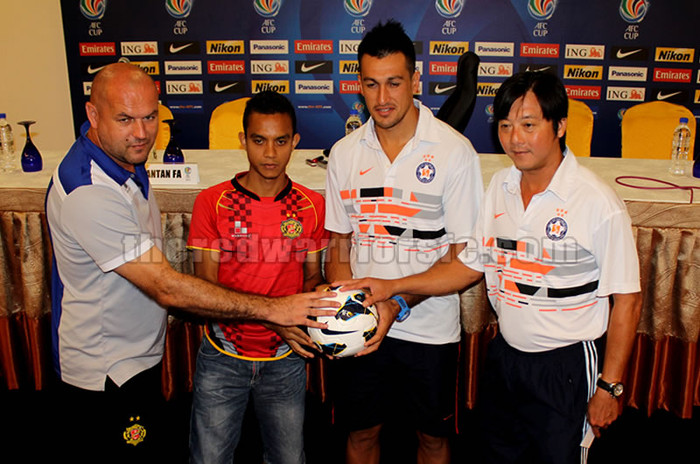 Cả HLV Bojan Hoddak và Lê Huỳnh Đức đều thừa nhận SHB Đà Nẵng đã không gặp may ở trận đấu này. Cả HLV Bojan Hoddak và Lê Huỳnh Đức đều thừa nhận SHB Đà Nẵng đã không gặp may ở trận đấu này.