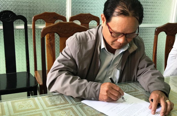 Trịnh Duy Văn là cán bộ địa chính phường nhưng câu kết với cò đất để làm hồ sơ, giấy tờ giả. Ảnh: NT Trịnh Duy Văn là cán bộ địa chính phường nhưng câu kết với cò đất để làm hồ sơ, giấy tờ giả. Ảnh: NT