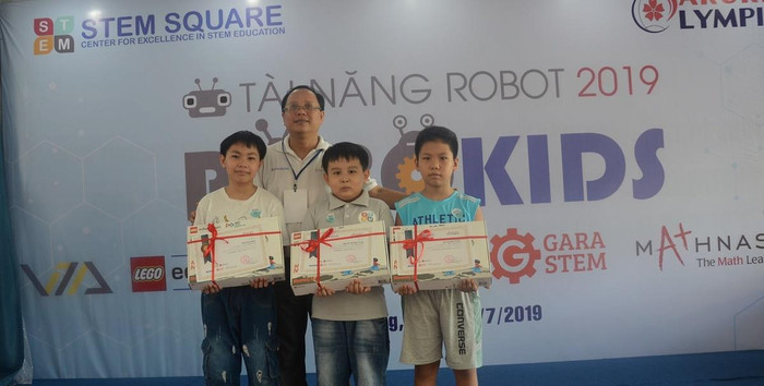 Đội giành giải nhất sẽ được tham gia thi đấu tại thành phố Hồ Chí Minh vào tháng 8 tới. Đội giành giải nhất sẽ được tham gia thi đấu tại thành phố Hồ Chí Minh vào tháng 8 tới.