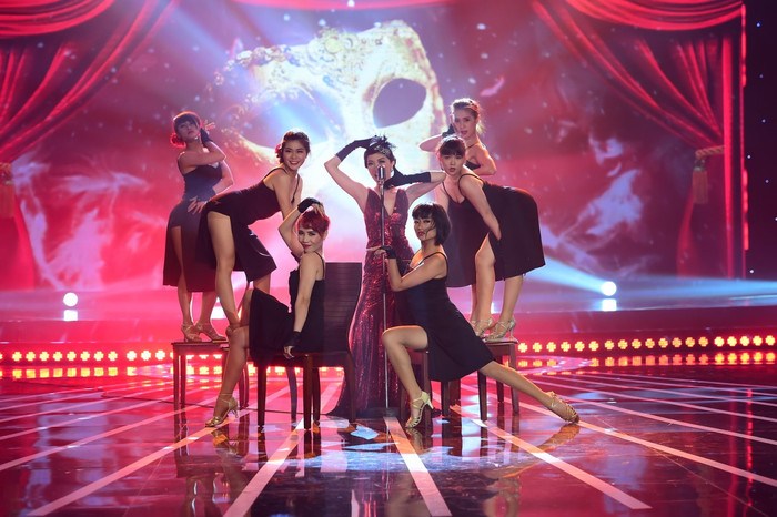 Dù Thu Hà đã thể hiện bài hát “rất đẹp” nhưng Hồng Nhung vẫn thấy “chưa có điểm nhấn như điểm nhấn của trang phục để khiến khán giả phải xuýt xoa và nhớ bạn một cách sâu sắc hơn. Bạn vào đến vòng này, vượt qua những thử thách là một điều đáng để chúc mừng bạn”.