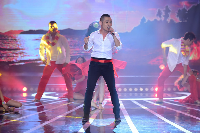 Lúc đầu Hoàng Hải dự định chọn thể hiện một ca khúc Pop – Latin nhưng vì phần Latin trong bài hát quá ít nên đã phải thay đổi tiết mục của mình ở phút chót. Cuối cùng, anh chàng đã thể hiện vũ điệu “Lambada” bất hủ cùng những vũ công váy đỏ quyến rũ.
