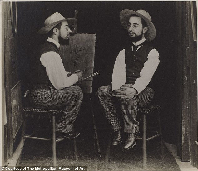 "Henri de Toulouse-Lautrec as Artist and Model" của Maurice Guibert, năm 1892 "Henri de Toulouse-Lautrec as Artist and Model" của Maurice Guibert, năm 1892