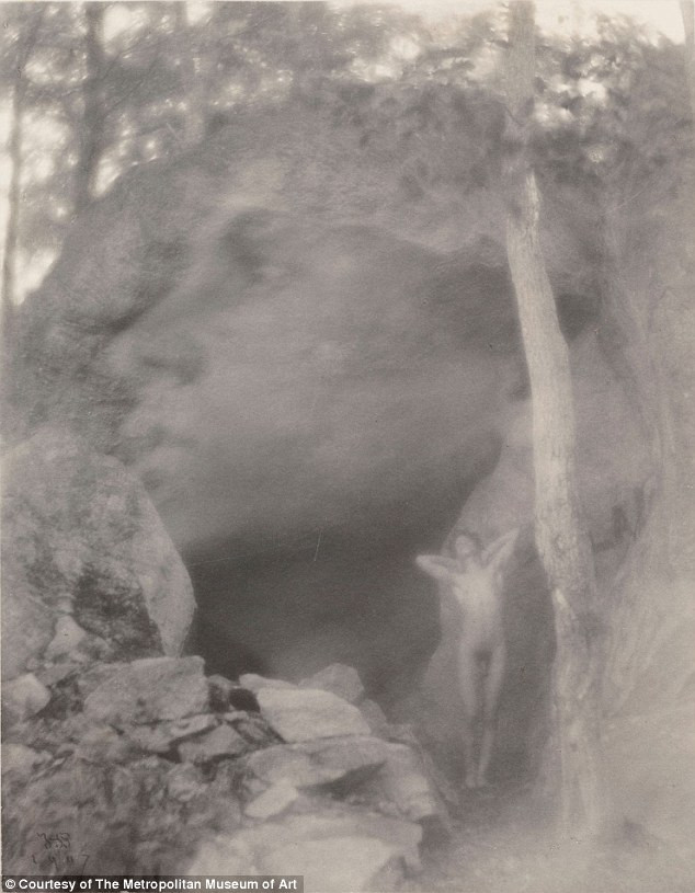 “The Vision” của F. Holland Day, năm 1907 “The Vision” của F. Holland Day, năm 1907