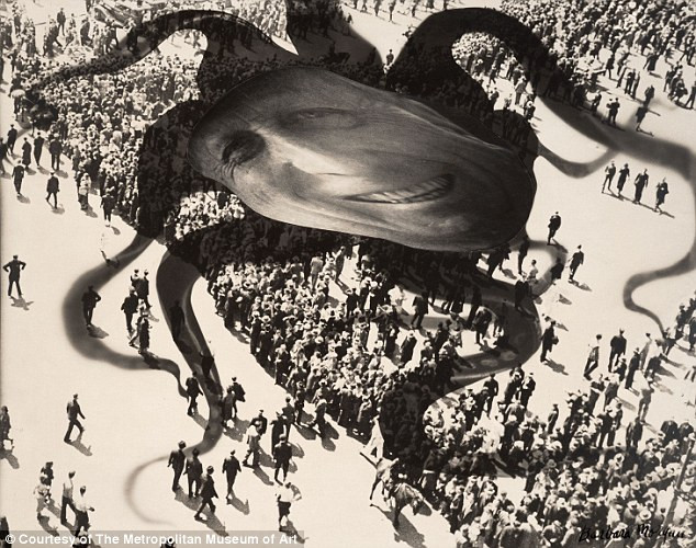 “Hearst Over The People” của Barbara Morgan, năm 1939 “Hearst Over The People” của Barbara Morgan, năm 1939