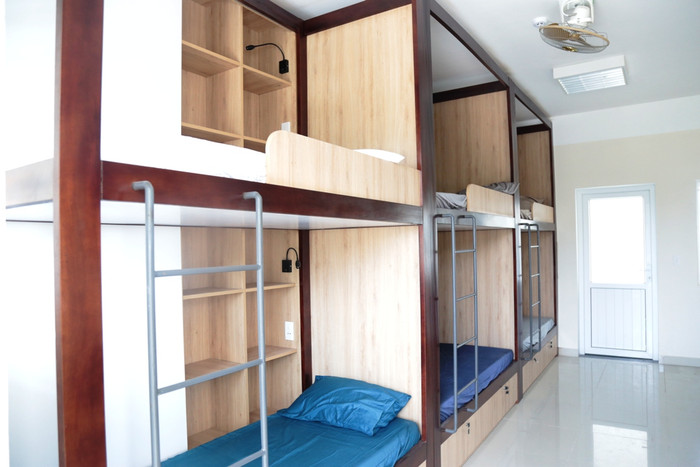 Với 36 phòng ở khép kín, có đầy đủ tiện nghi hiện đại đáp ứng được trên 200 chỗ ở cho lưu học sinh.