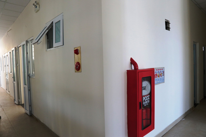 Hệ thống phòng cháy chữa cháy được lắp đặt tại các tầng của Ký túc xá.