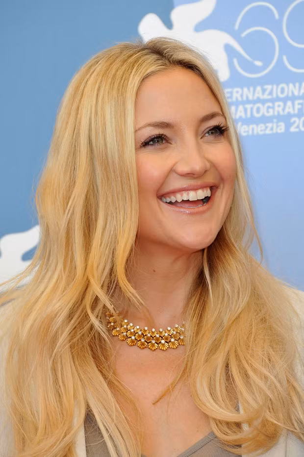 Nụ cười rạng rỡ càng làm nhan sắc của người đẹp trở nên nổi bật.