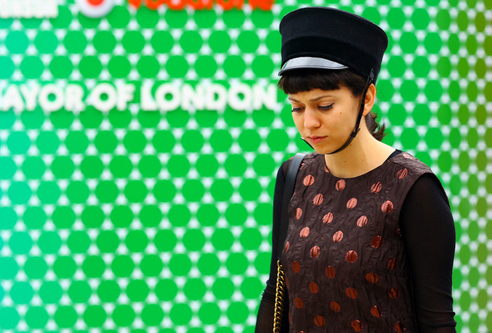 Chiếc mũ đội đầu mang đậm phong cách Anh.