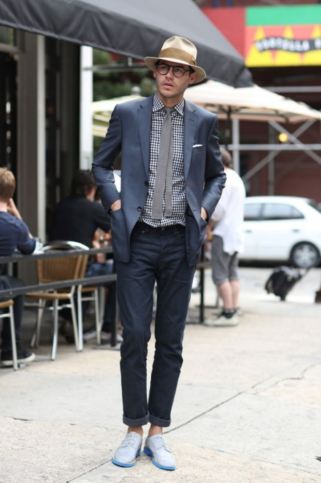 "Đổi gió" với áo sơ mi kẻ ca rô. "Đổi gió" với áo sơ mi kẻ ca rô.