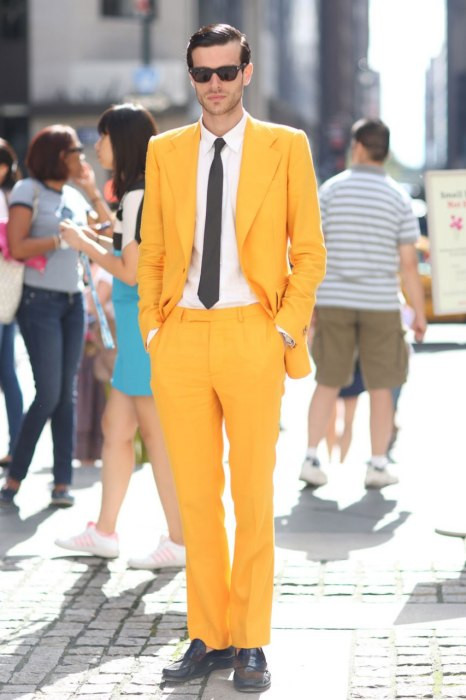 Màu vàng chói lọi không còn là "đặc quyền" của phái nữ. Màu vàng chói lọi không còn là "đặc quyền" của phái nữ.