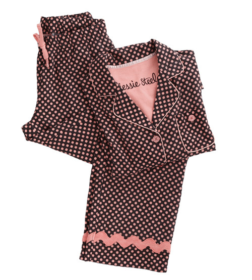 Hay họa tiết chấm bi trẻ trung, tinh nghịch