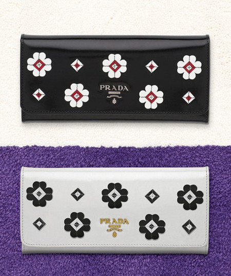 Ví đựng tiền mang thương hiệu Prada. Ví đựng tiền mang thương hiệu Prada.