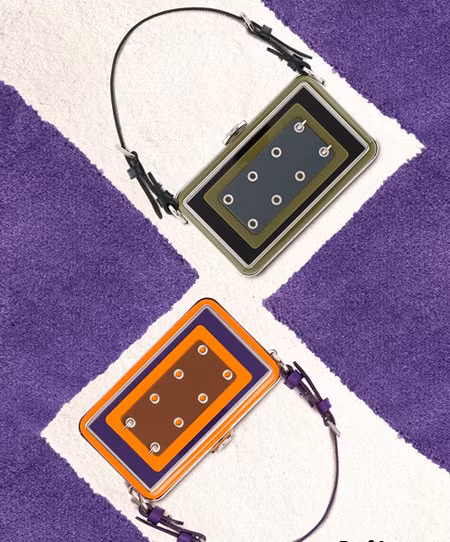 Kiểu ví xách tay nhẹ nhàng cho bạn gái dạo phố.