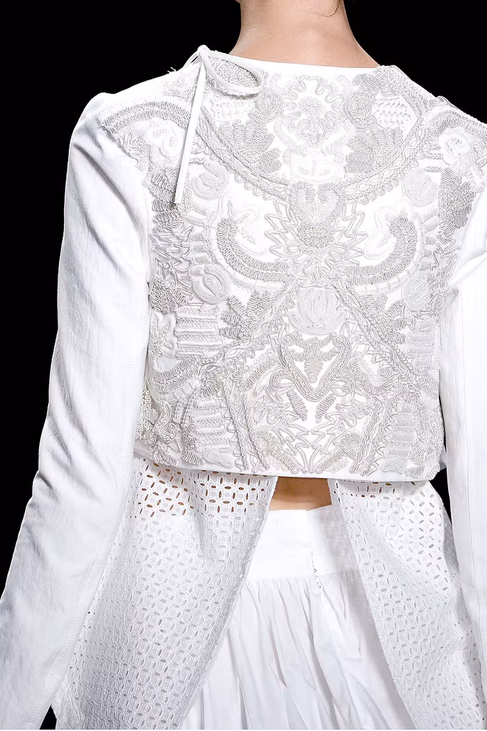 Phần cut-out ở phía sau lạ mắt.