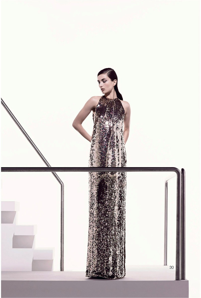 Chiếc váy dự tiệc tuyệt đẹp với chất liệu sequin lấp lánh. Chiếc váy dự tiệc tuyệt đẹp với chất liệu sequin lấp lánh.