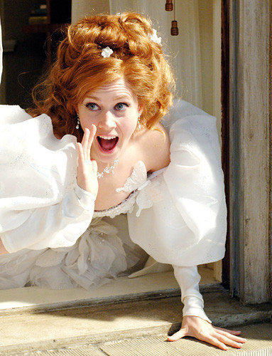 Công chúa Giselle (Amy Adams thủ vai) bị rơi khỏi vương quốc Andalasia và lạc vào New York thời hiện đại. Nhân vật của cô trong “Enchanted” khiến mọi người cảm thấy yêu mến bởi tính cách dễ chịu và tài năng ca hát. Công chúa Giselle (Amy Adams thủ vai) bị rơi khỏi vương quốc Andalasia và lạc vào New York thời hiện đại. Nhân vật của cô trong “Enchanted” khiến mọi người cảm thấy yêu mến bởi tính cách dễ chịu và tài năng ca hát.