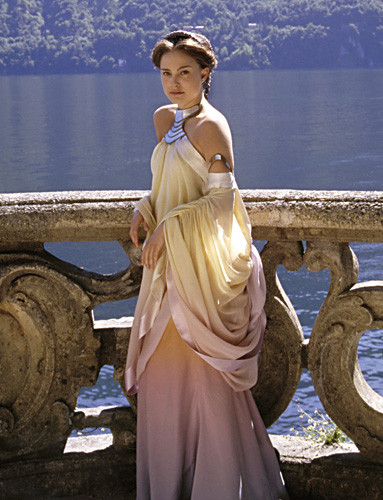 Công chúa Amidala trong series phim ăn khách nhất mọi thời đại “Chiến tranh giữa các vì sao” do Natalie Portman thủ vai. Công chúa Amidala trong series phim ăn khách nhất mọi thời đại “Chiến tranh giữa các vì sao” do Natalie Portman thủ vai.