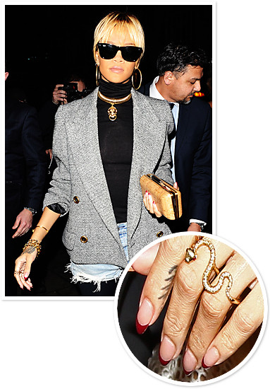 Kiểu phối màu giữa đầu móng và phần thân móng cũng rất được các sao ưa chuộng. Kiểu phối màu giữa đầu móng và phần thân móng cũng rất được các sao ưa chuộng.