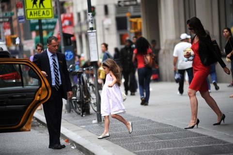 Rồi rời đi nhanh chóng cùng mẹ. Rồi rời đi nhanh chóng cùng mẹ.