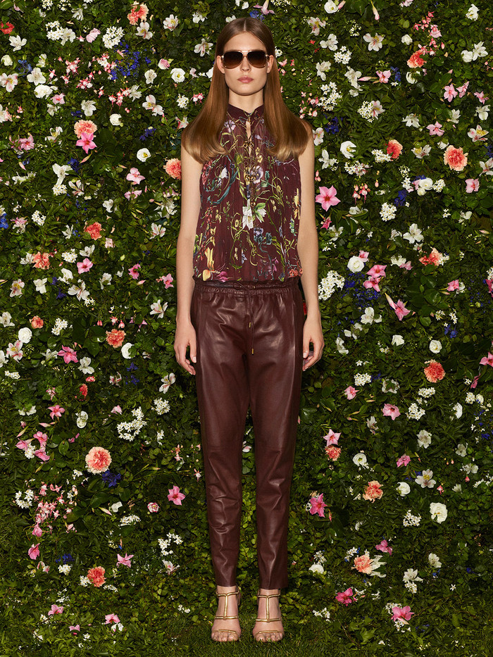 Sử dụng chất liệu da một cách sáng tạo, làm nữ tính hóa chất liệu vốn hơi có phần "cứng cáp" này. Sử dụng chất liệu da một cách sáng tạo, làm nữ tính hóa chất liệu vốn hơi có phần "cứng cáp" này.