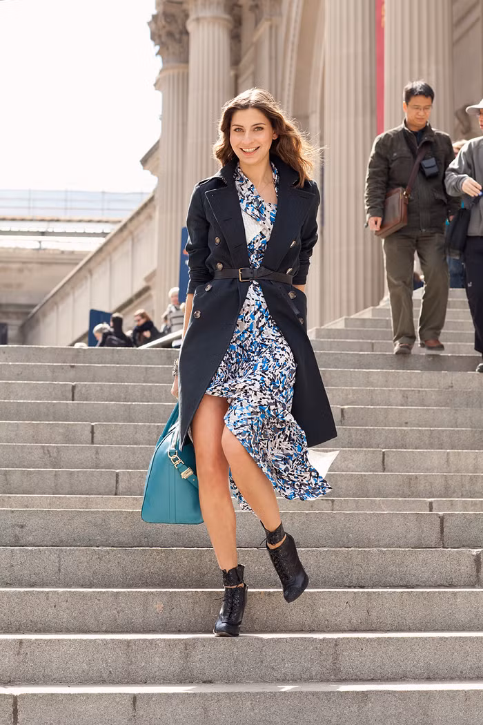 Tươi trẻ trong nắng thu với kiểu váy vạt chéo độc đáo