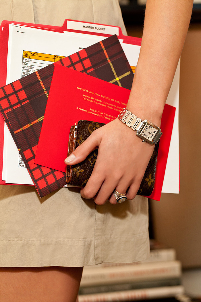 Là một người tổ chức sự kiện, cô luôn phải di chuyển liên tục, chính vì thế chiếc đồng hồ đeo tay là một vật quan trọng đối với cô.