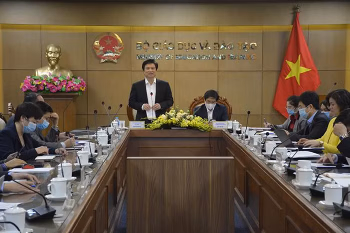 Thứ trưởng Nguyễn Hữu Độ chủ trì Hội nghị (ảnh: Bộ Giáo dục và Đào tạo) Thứ trưởng Nguyễn Hữu Độ chủ trì Hội nghị (ảnh: Bộ Giáo dục và Đào tạo)