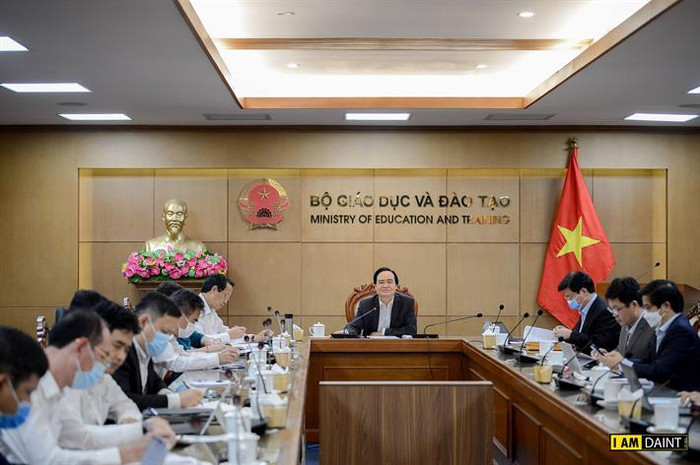 Bộ trưởng Phùng Xuân Nhạ chủ trì cuộc họp (ảnh: Bộ Giáo dục và Đào tạo) Bộ trưởng Phùng Xuân Nhạ chủ trì cuộc họp (ảnh: Bộ Giáo dục và Đào tạo)