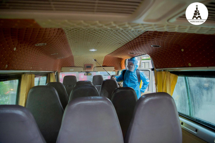 Từng chi tiết của hệ thống xe buýt đều được phun khử khuẩn Từng chi tiết của hệ thống xe buýt đều được phun khử khuẩn