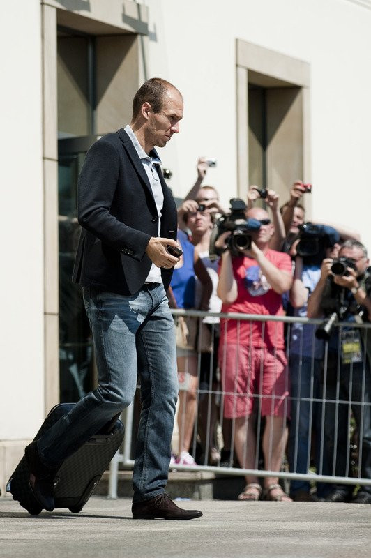 Hà Lan đã sớm phải nói lời chia tay UERO ngay tại vòng đấu bảng. Toàn đội đã rời khách sạn Sheraton ở Krakow vào ngày 18/6 để về nước. Hà Lan đã sớm phải nói lời chia tay UERO ngay tại vòng đấu bảng. Toàn đội đã rời khách sạn Sheraton ở Krakow vào ngày 18/6 để về nước.