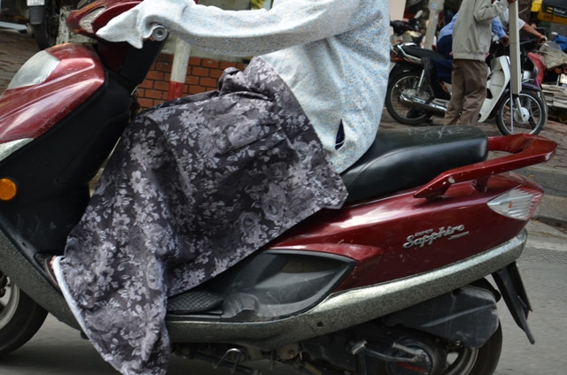 Bảo vệ toàn thân. Trước đây chỉ có áo chống nắng, nhưng giờ đây đã có thêm quần chống nắng