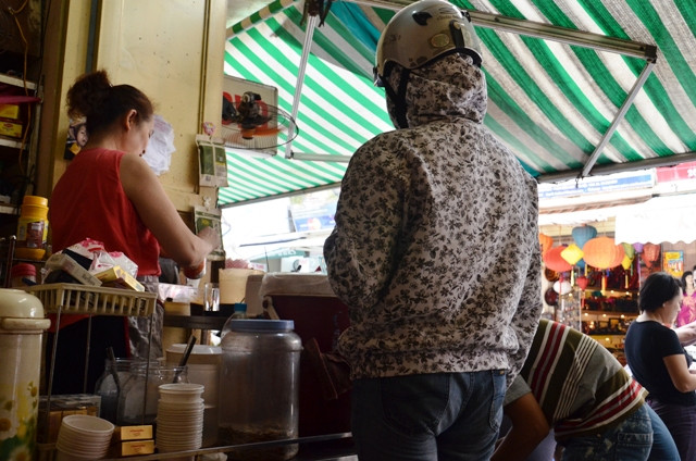 Vật bất ly thân. Dù ngoài đường hay trong nhà thì vẫn luôn bảo vệ làn da của mình.