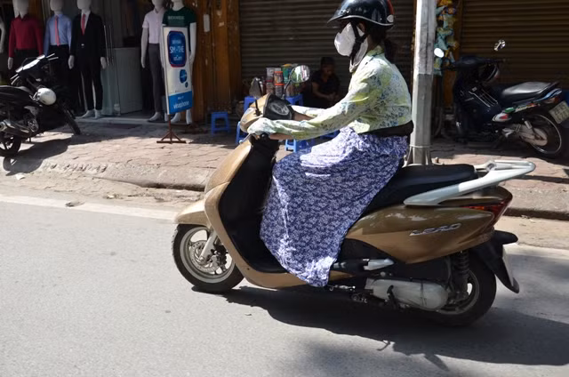 Trang bị như thế này thì còn sợ gì nắng nóng nữa.