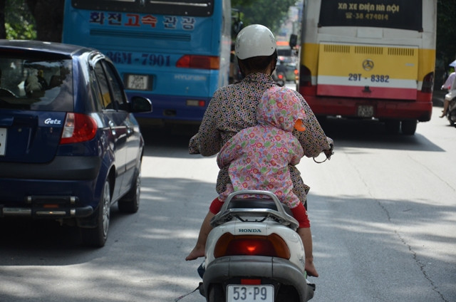 Không chỉ có mẹ cần bảo vệ làn da mà người con cũng cần được như vậy. Hai mẹ con cùng khỏe