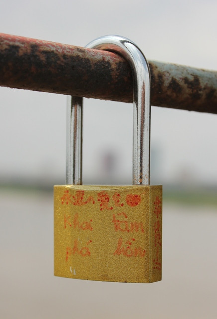 Những ký hiệu trên khóa chỉ có chủ nhân của nó mới có thể hiểu được. Những ký hiệu trên khóa chỉ có chủ nhân của nó mới có thể hiểu được.