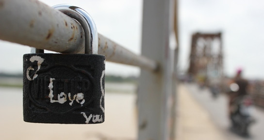 I Love You, những ký hiệu thể hiện tình yêu được khắc trên chía khóa I Love You, những ký hiệu thể hiện tình yêu được khắc trên chía khóa