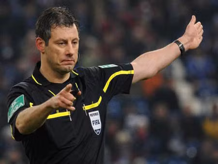 Wolfgang Stark (43 tuổi - Đức) Dù sở hữu bản scandal đồ sộ nhưng Wolfgang Stark vẫn được UEFA tin tưởng trong vai trò vị vua áo đen. Năm 2007, ở vòng chung kết giải U20 thế giới tại Canada, Stark gây sốc khi tặng Chile 7 trong tổng số 9 thẻ vàng và 2 thẻ đỏ ở trận Chile gặp Argentina.