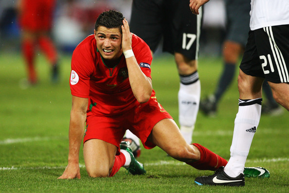 Bồ Đào Nha 2-3 Đức. Ngày 19/06/2008, Trận tứ kết gặp ĐT Đức, Ronaldo bị vô hiệu hóa và chẳng để lại bất kỳ ấn tượng nào.