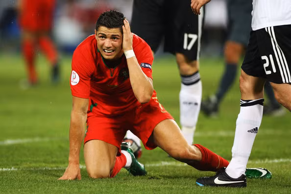 Bồ Đào Nha 2-3 Đức. Ngày 19/06/2008, Trận tứ kết gặp ĐT Đức, Ronaldo bị vô hiệu hóa và chẳng để lại bất kỳ ấn tượng nào.