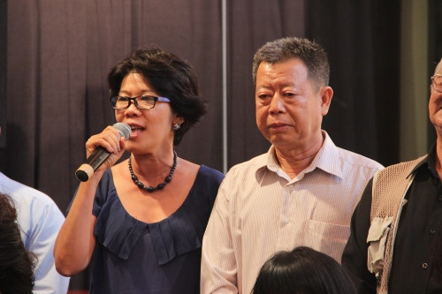 Một cặp thí sinh lớn tuổi của cuộc thi. Một cặp thí sinh lớn tuổi của cuộc thi.