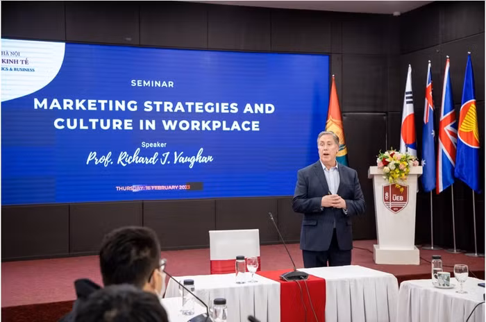 Talkshow chủ đề Marketing cùng Giáo sư Richard J. Vaughan, Đại học St.Francis Hoa Kỳ. Talkshow chủ đề Marketing cùng Giáo sư Richard J. Vaughan, Đại học St.Francis Hoa Kỳ.