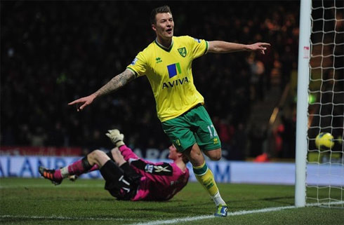 Anthony Pilkington (Chuyển tới Norwich từ CLB đang thi đấu ở giải League one, Huddersfield với giá 2 triệu bảng): Anthony Pilkington đã hoàn thành tốt nhiệm vụ dẫn dắt lối chơi cho Norwich. Anthony Pilkington (Chuyển tới Norwich từ CLB đang thi đấu ở giải League one, Huddersfield với giá 2 triệu bảng): Anthony Pilkington đã hoàn thành tốt nhiệm vụ dẫn dắt lối chơi cho Norwich.