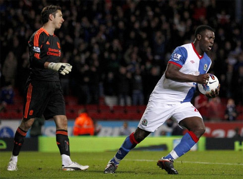 Yakubu (Chuyển tới Blackburn từ Everton dưới dạng tự do): 16 bàn thắng là thành tích mà cựu tiền đạo Everton ghi được ở Ngoại hạng Anh mùa bóng năm nay. Đây là thành công ngoài mong đợi của đội chủ sân Ewood Park, bởi trước đó anh chỉ là hàng thừa của Everton. Tuy nhiên, những đóng góp của tiền đạo người Nigeria cũng không đủ giúp “hoa hồng” trụ hạng ở mùa giải này. Yakubu (Chuyển tới Blackburn từ Everton dưới dạng tự do): 16 bàn thắng là thành tích mà cựu tiền đạo Everton ghi được ở Ngoại hạng Anh mùa bóng năm nay. Đây là thành công ngoài mong đợi của đội chủ sân Ewood Park, bởi trước đó anh chỉ là hàng thừa của Everton. Tuy nhiên, những đóng góp của tiền đạo người Nigeria cũng không đủ giúp “hoa hồng” trụ hạng ở mùa giải này.