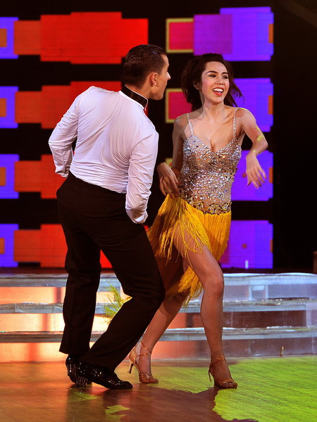 Luôn cố gắng hoàn thiện kỹ năng nhảy trong từng tuần thi đấu, đó là điều mà BGK cũng như NHM đều nhận thấy ở người đẹp Kiên Giang.