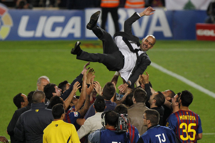 Cầu thủ, BLĐ, BHL có buổi chia tay Guardiola đầy ý nghĩa. HLV người Tây Ban Nha chắc chắn sẽ nhớ mãi tới giây phút nghẹn ngào này.