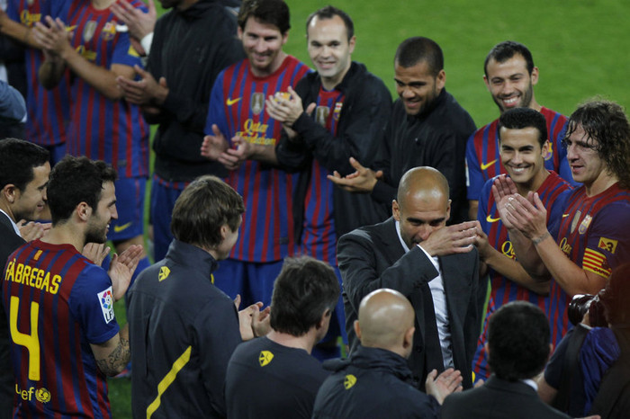 Cầu thủ, BLĐ, BHL có buổi chia tay Guardiola đầy ý nghĩa. HLV người Tây Ban Nha chắc chắn sẽ nhớ mãi tới giây phút nghẹn ngào này.