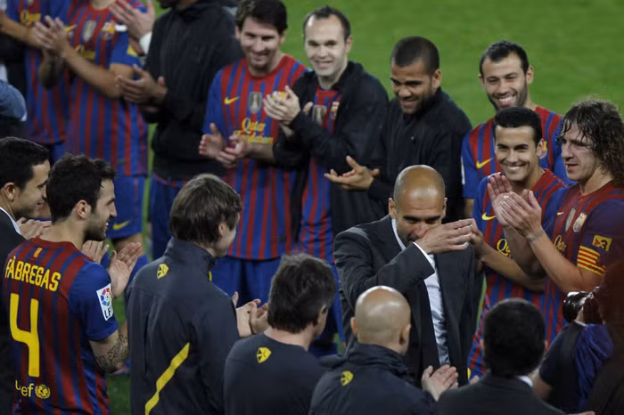 Cầu thủ, BLĐ, BHL có buổi chia tay Guardiola đầy ý nghĩa. HLV người Tây Ban Nha chắc chắn sẽ nhớ mãi tới giây phút nghẹn ngào này.