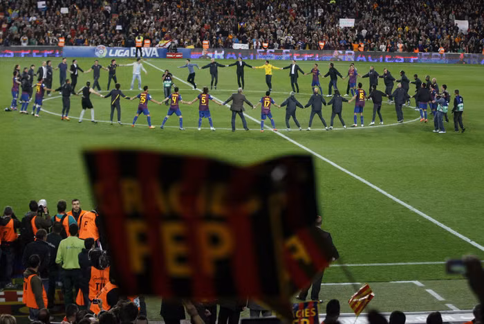 Cầu thủ, BLĐ, BHL có buổi chia tay Guardiola đầy ý nghĩa. HLV người Tây Ban Nha chắc chắn sẽ nhớ mãi tới giây phút nghẹn ngào này.